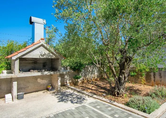 Etera * Sveti Filip i Jakov