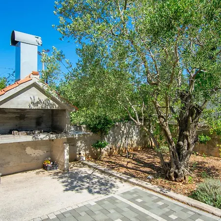 Etera * Sveti Filip i Jakov